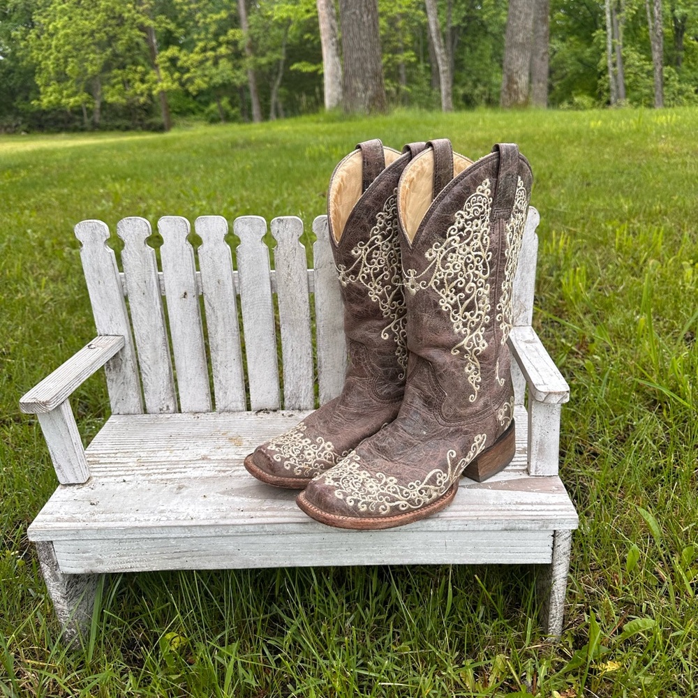 Corral Crater Embroidered Western Boots
